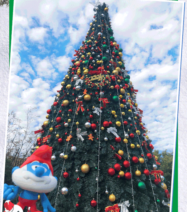 Smurfs theme park delights with Christmas decorations
