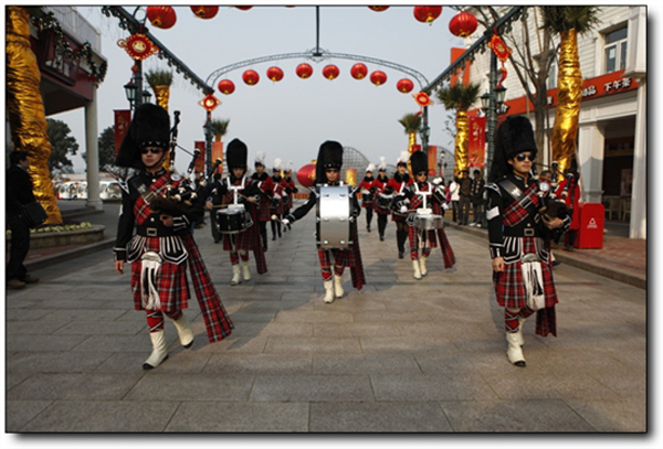 Shanghai Happy Valley holds a Canto-Western festival