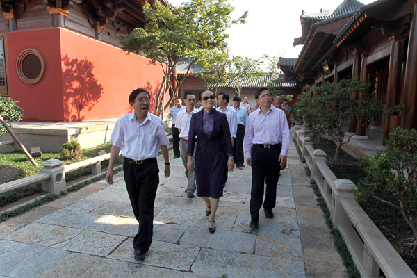 Shanghai officials visit Sheshan National Tourism Resort