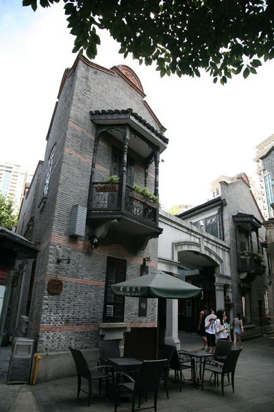 Xintiandi: A hot street for walking in Shanghai