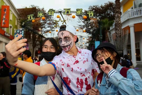 Shanghai Happy Valley hosts Halloween carnival