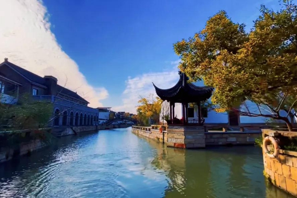 Enjoy boating around archaic Guangulin Cultural Relics Park