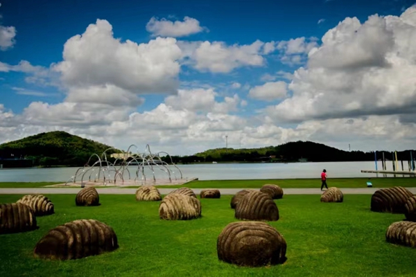 Shanghai Yuehu Sculpture Park allowing free entry for children