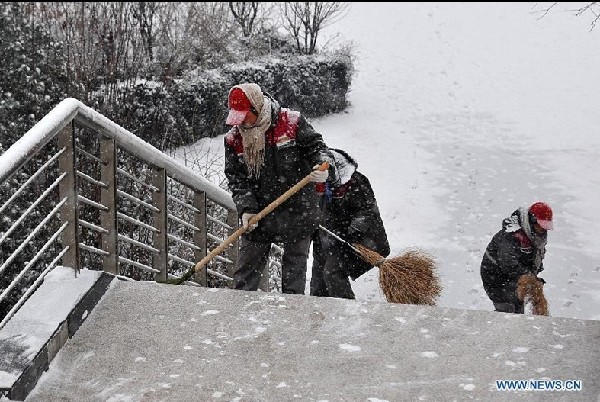 Heavy snowfall hits China's Shanxi