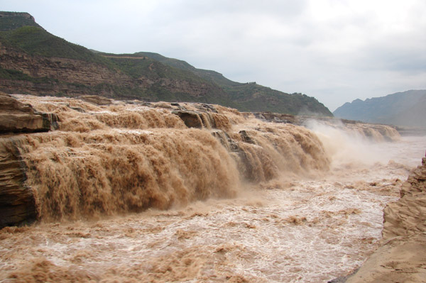 Hukou Fall is roaring again as spring is in the air