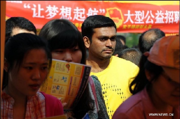 Job fair for college students held in Taiyuan