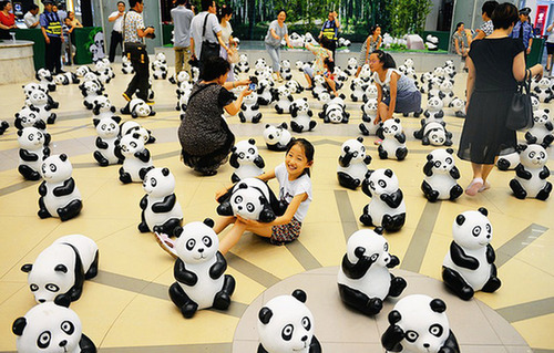 Cute pandas a big hit in Taiyuan