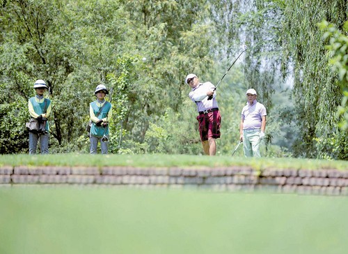 Taiyuan golfers tee off for Hainan event