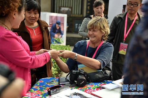 French woman tells her China story with photos
