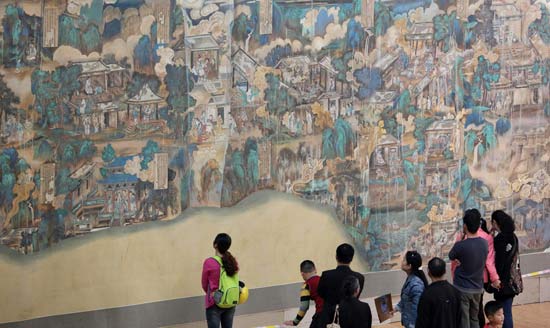 Replica of Yongle Palace’s murals fascinate visitors