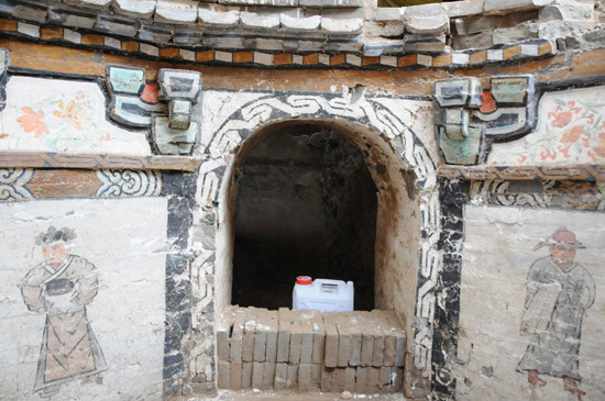 Tomb with murals unearthed in Taiyuan