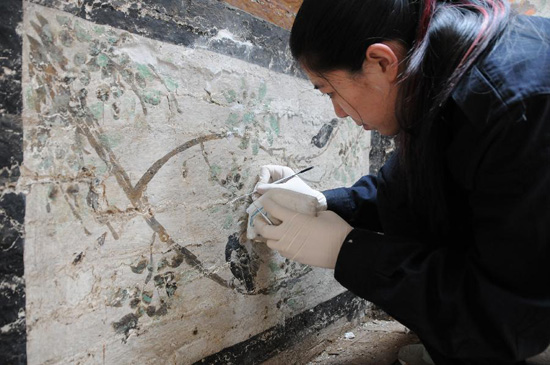 Tomb with murals unearthed in Taiyuan