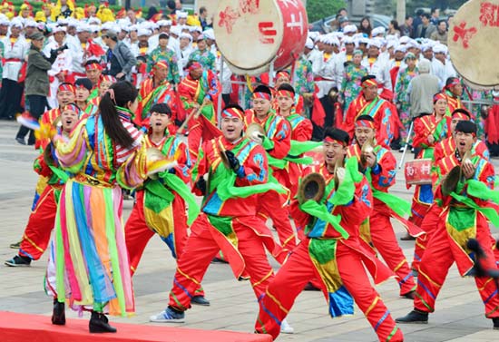 Gongs and drums at Linfen Yao culture tourism festival