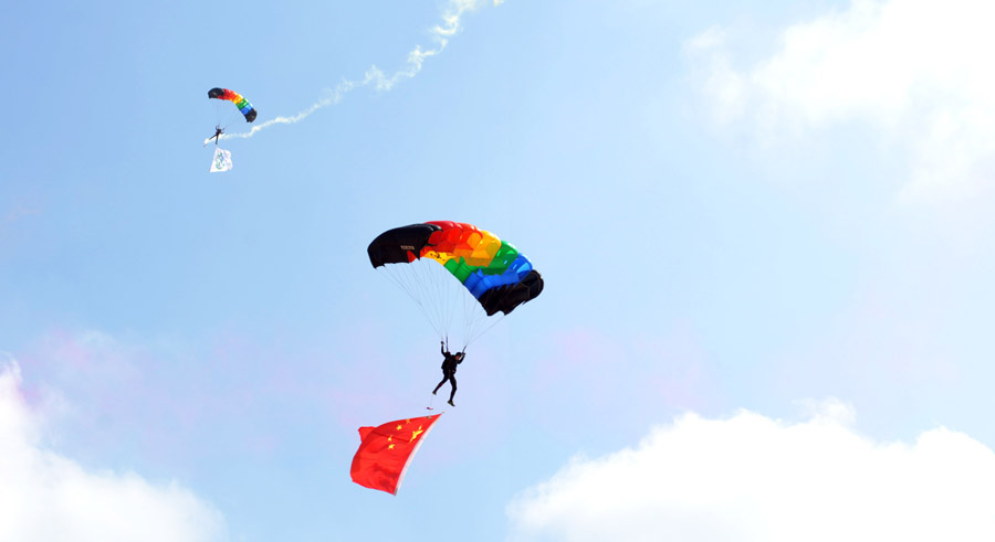 Parachuting championship opens in Taiyuan