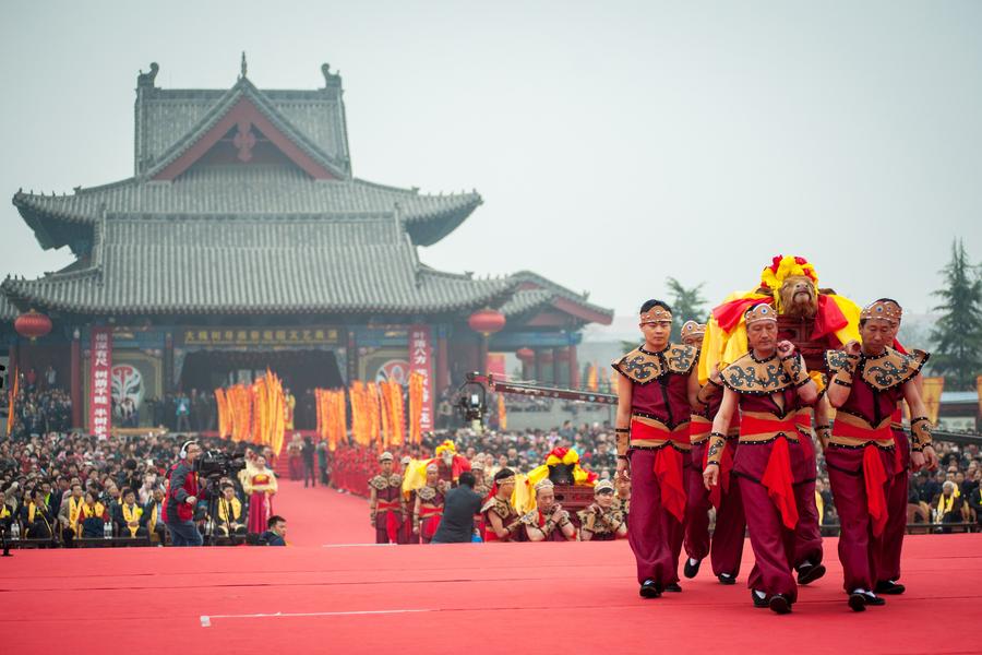 Ancestor worship in Shanxi for Tomb-Sweeping Day