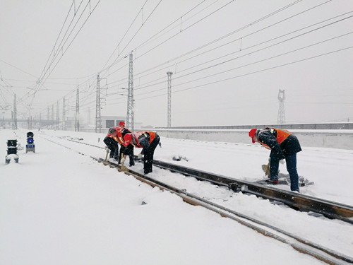 Springtime snow covers Shanxi