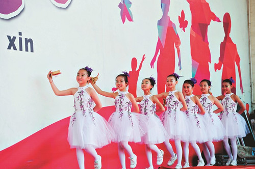 Shanxi children celebrate festival