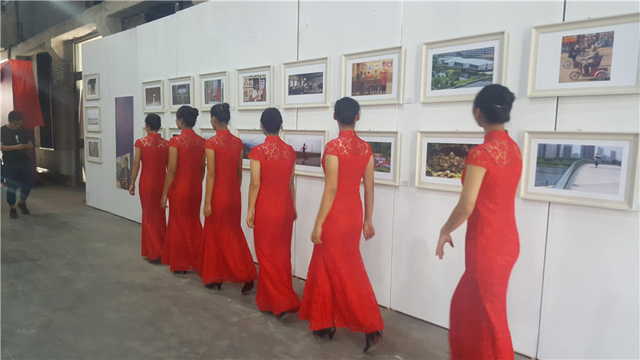 Over 2,000 photographers attend Pingyao festival in Shanxi