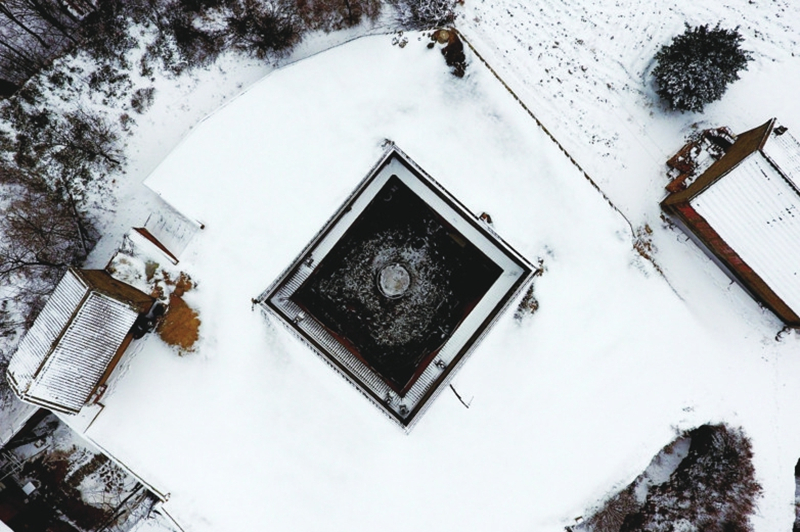 Shanxi cave dwelling courtyards blanketed in snow