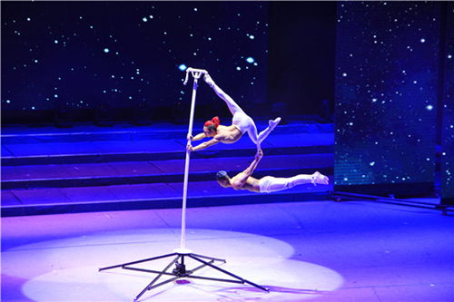 Chinese acrobatics thrill audience at 1,100-seat theater