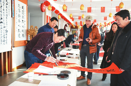 Calligraphers write Spring Festival couplets