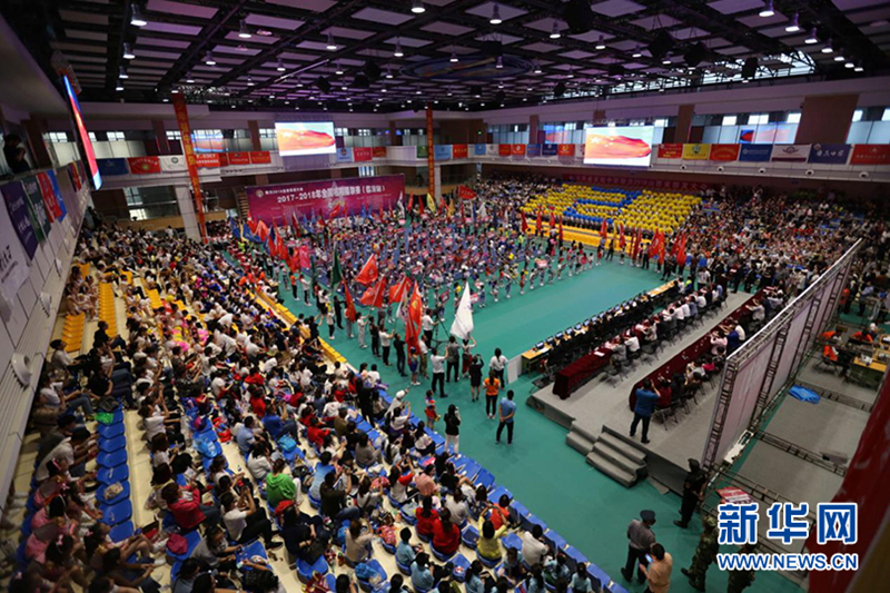 Cheerleading squads compete in Linfen