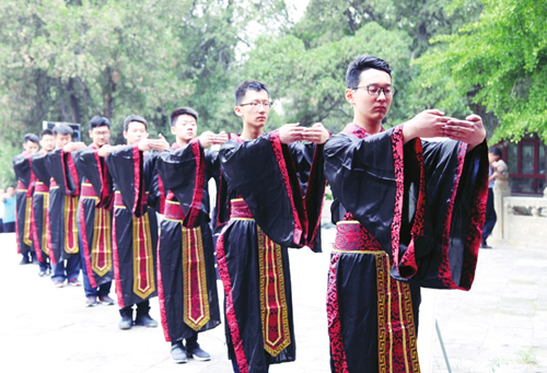Traditional coming-of-age ceremony held in Taiyuan