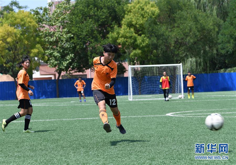 Football booms in Jinzhong school