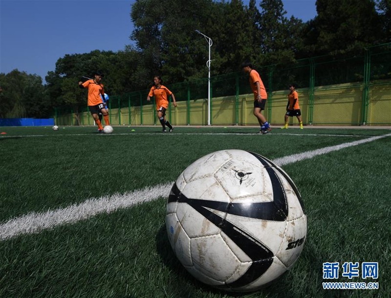 Football booms in Jinzhong school
