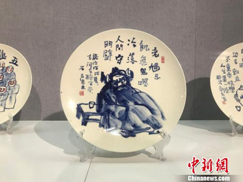 Porcelain painting artworks displayed in Shanxi
