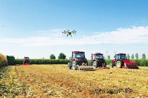 High-tech farm equipment exhibited in Yongji