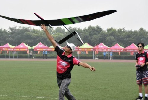 700 people take part in Linfen’s model airplane contest