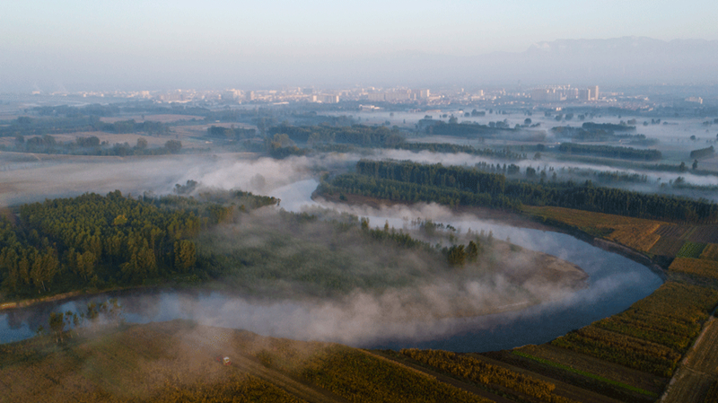 Fenhe River in mist looks like picturesque Chinese ink painting