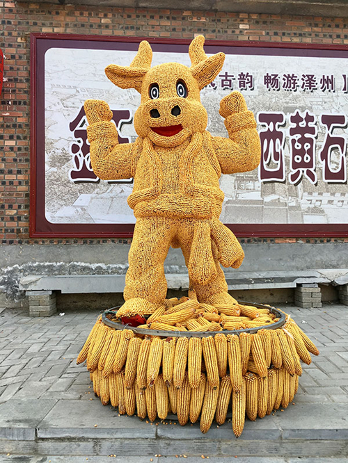 Chinese zodiac animals celebrate autumn