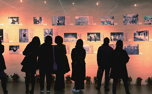 Photo exhibition shows changes in Datong over decades