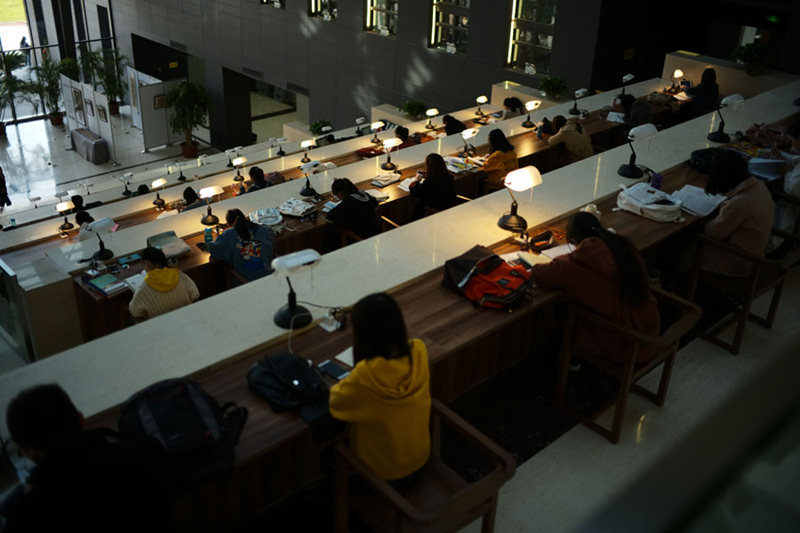 Library of Taiyuan Normal University grabs attention