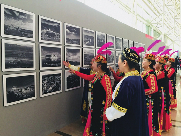 Photos of Datong Great Wall shown at festival