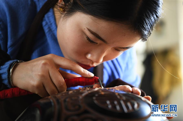 Protection brings revival to traditional lacquerware art