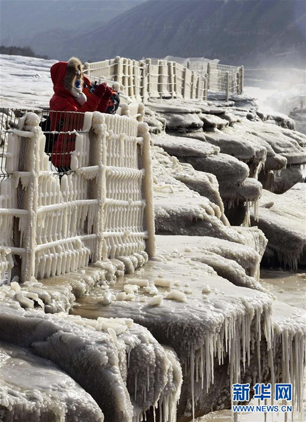 Icicles decorate Hukou Waterfall