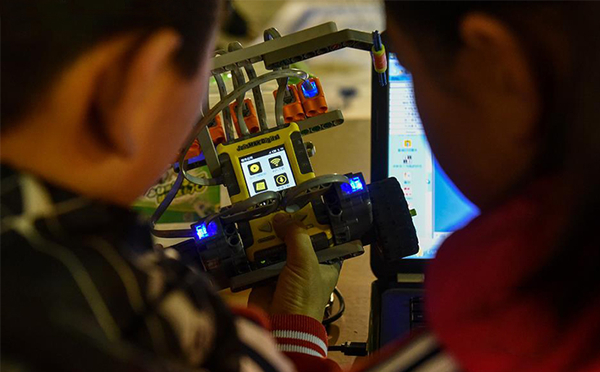 Student techies compete in Xiaoyi robot contest