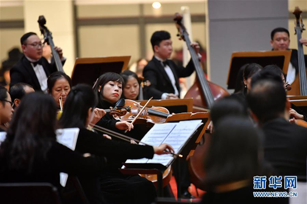 Orchestra plays musical favorites in Taiyuan