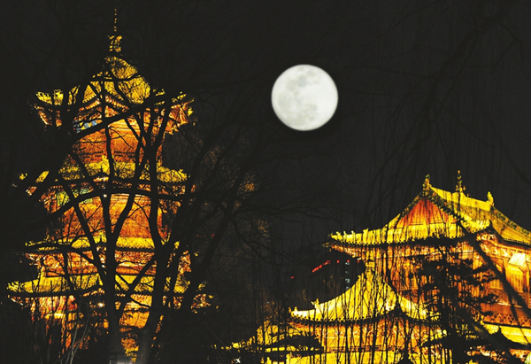 Full moon illuminates Shanxi night