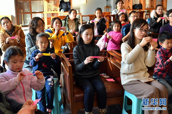 Taiyuan Library holds paper folding event