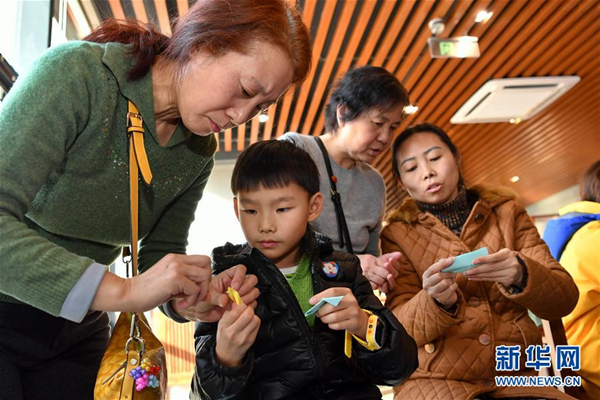 Taiyuan Library holds paper folding event