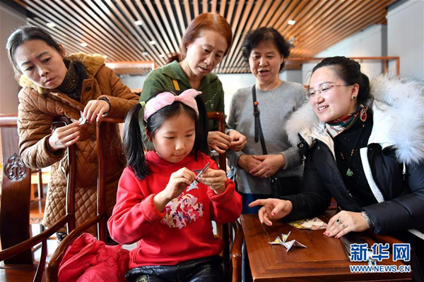 Taiyuan Library holds paper folding event