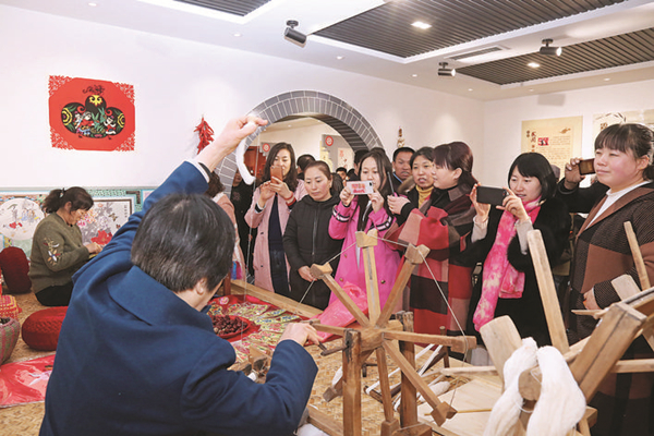 Crowds enjoy new Zhongyang museum