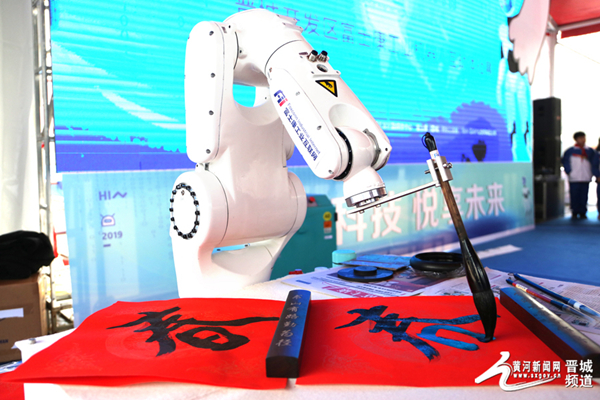 Foxconn robots go on display in Jincheng