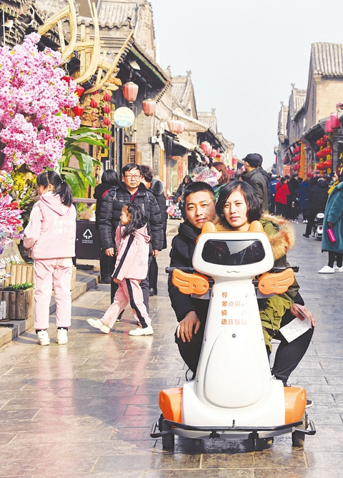 Robot guides on duty in Pingyao