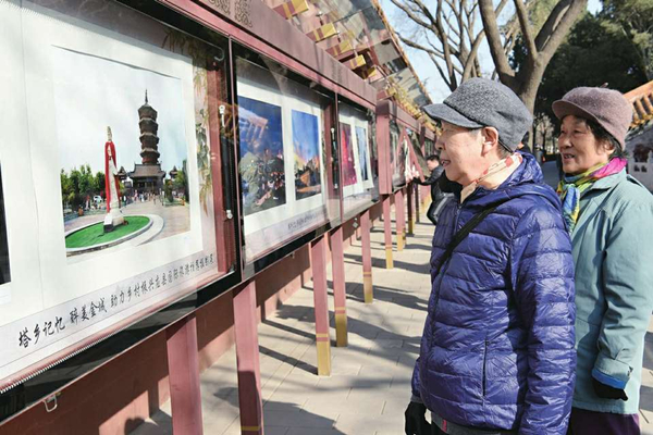 Yingxian county photographs decorate Beijing park