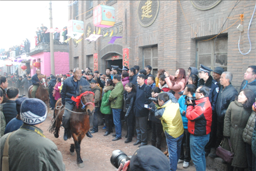 Horse racing returns to old Shanxi village
